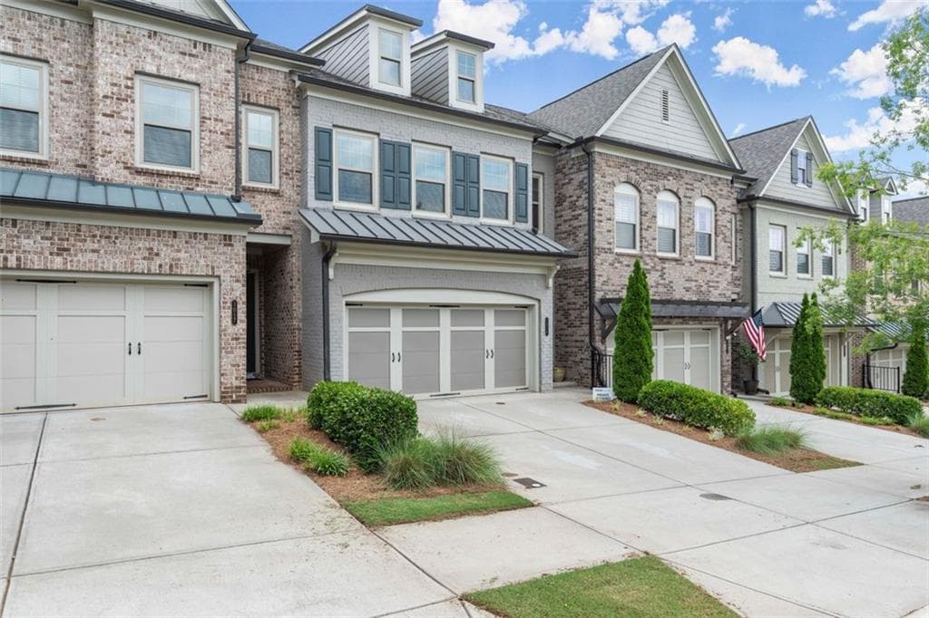 3 bedroom, 3 bathroom, 2,500 sq ft townhouse sold at 1019 MILHAVEN Drive, Roswell, GA 30076