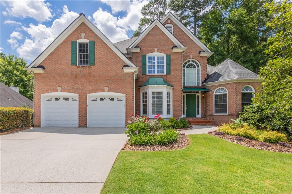 4 bedroom, 3 bathroom, 2,913 sq ft single family residence sold at 2010 Darien Park Drive, Roswell, GA 30076