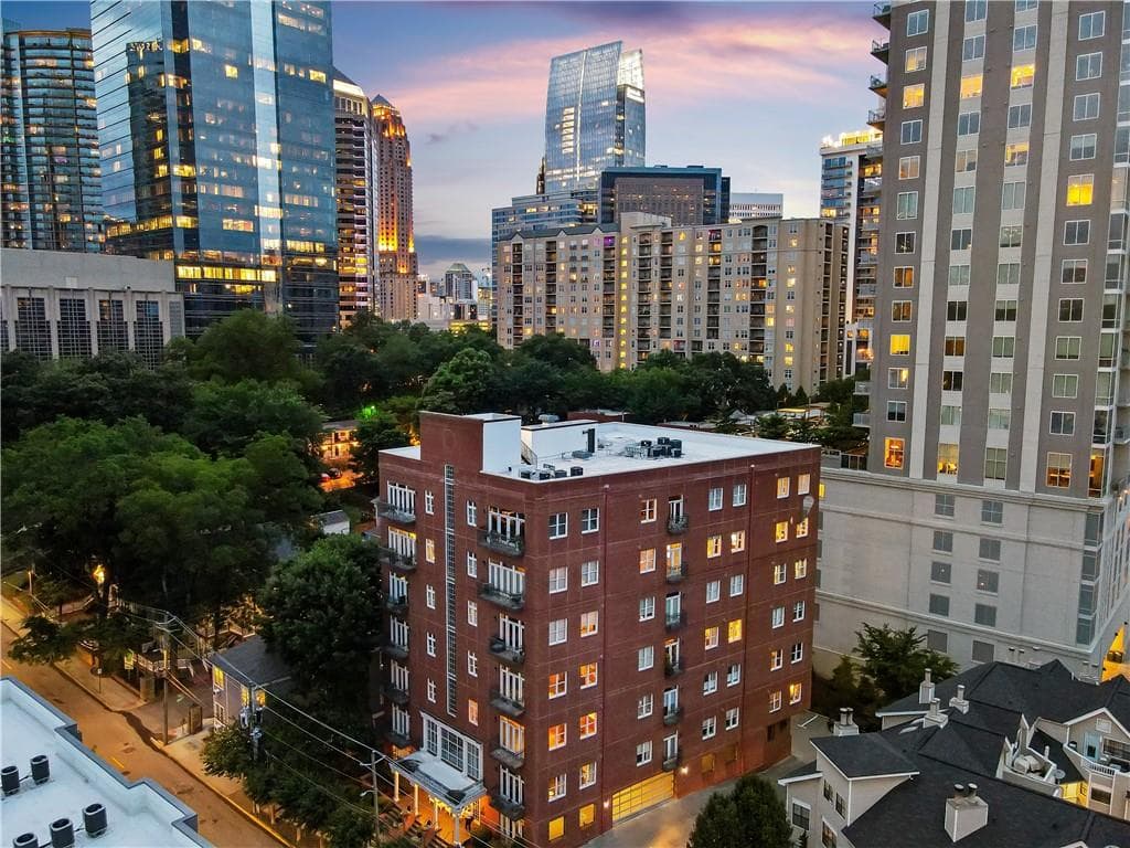 2 bedroom, 2 bathroom, 1,933 sq ft condominium sold at 206 11th Street 603, Atlanta, GA 30309