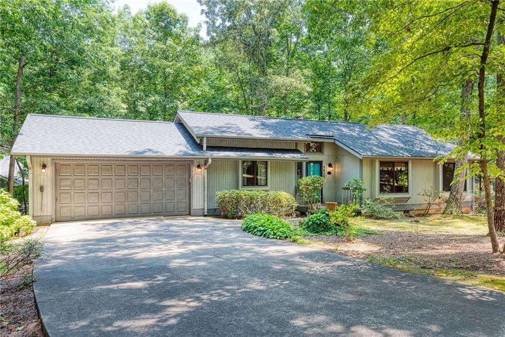 3915 Stone Creek Circle, Cumming, GA 30041 — most recent listing photo