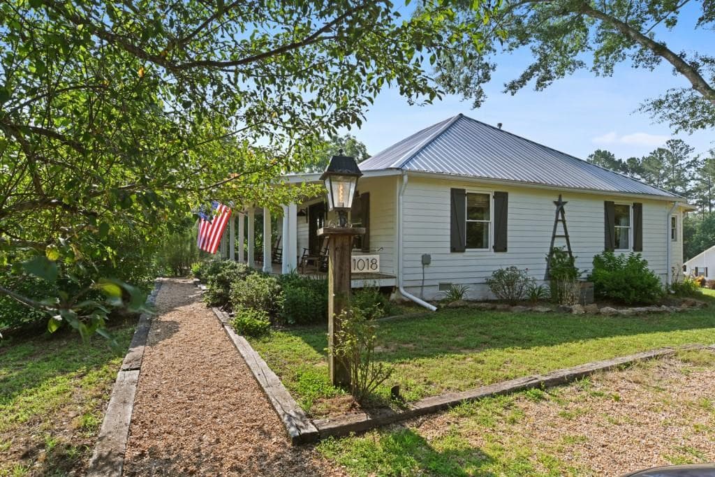 2 bedroom, 2 bathroom, 1,578 sq ft single family residence sold at 1018 Arnold Mill Road, Woodstock, GA 30188