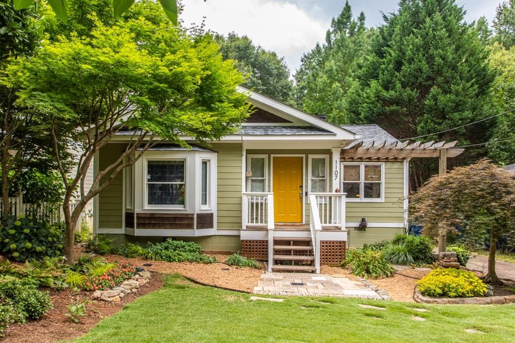 3 bedroom, 1 bathroom, 1,364 sq ft single family residence sold at 1107 Napier Street, Atlanta, GA 30316