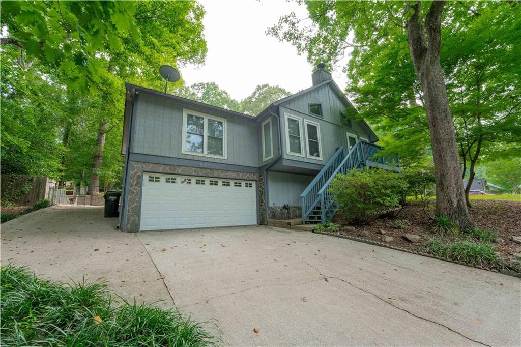 4 bedroom, 3 bathroom, 2,480 sq ft single family residence sold at 621 Gregory Manor Drive, Smyrna, GA 30082