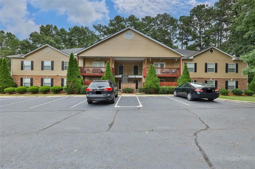 3 bedroom, 2 bathroom, 1,425 sq ft condominium sold at 102 BRIGHTON Point, Atlanta, GA 30328