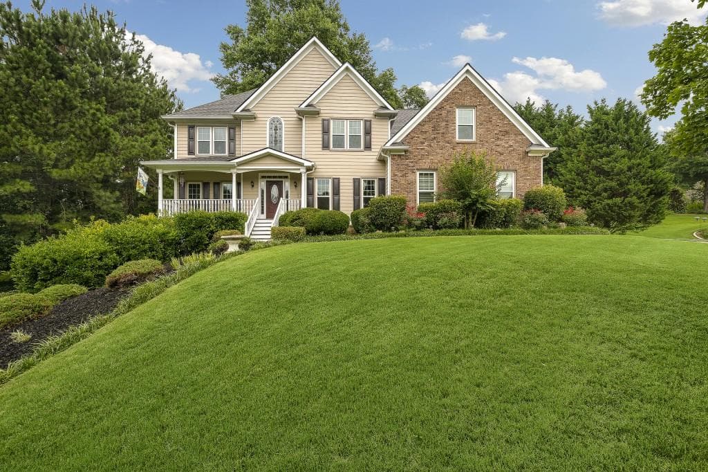 5 bedroom, 5 bathroom, 4,633 sq ft single family residence sold at 2002 Fairway Crossing Drive, Woodstock, GA 30188