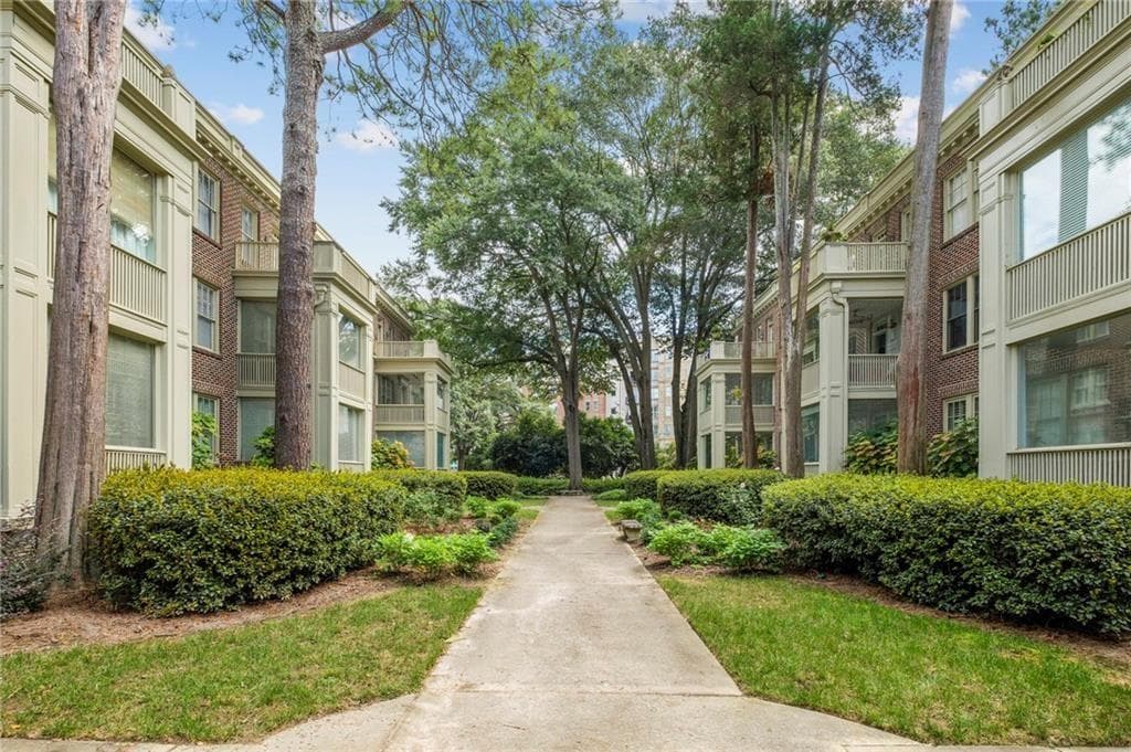 2 bedroom, 2 bathroom, 2,400 sq ft condominium sold at 2260 Peachtree Road B-2, Atlanta, GA 30309