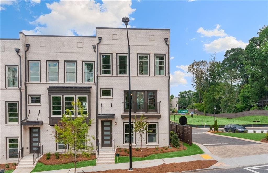 3 bedroom, 4 bathroom, 2,290 sq ft townhouse sold at 571 Ember Lane, Atlanta, GA 30318