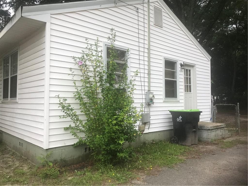 215 Evergreen Street, Warner Robins, GA 31093 — most recent listing photo