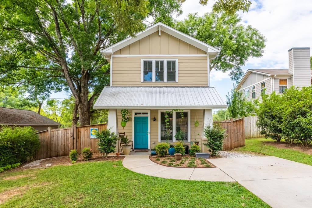 3 bedroom, 3 bathroom, 1,840 sq ft single family residence sold at 1547 New Street, Atlanta, GA 30307