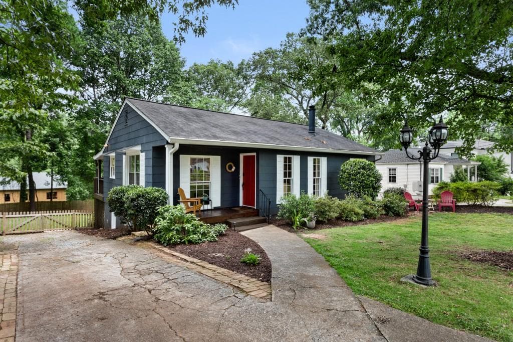 3 bedroom, 1 bathroom, 1,204 sq ft single family residence sold at 1129 Vista Trail, Atlanta, GA 30324