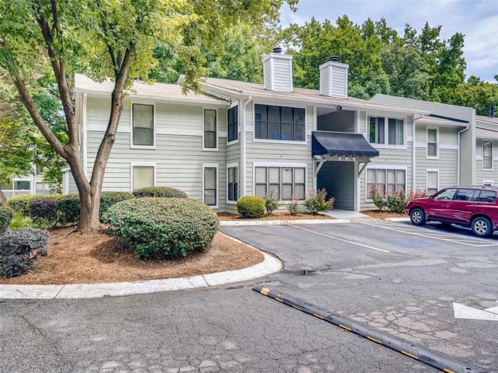 1 bedroom, 1 bathroom, 859 sq ft condominium sold at 706 Summit North Drive 706, Atlanta, GA 30324