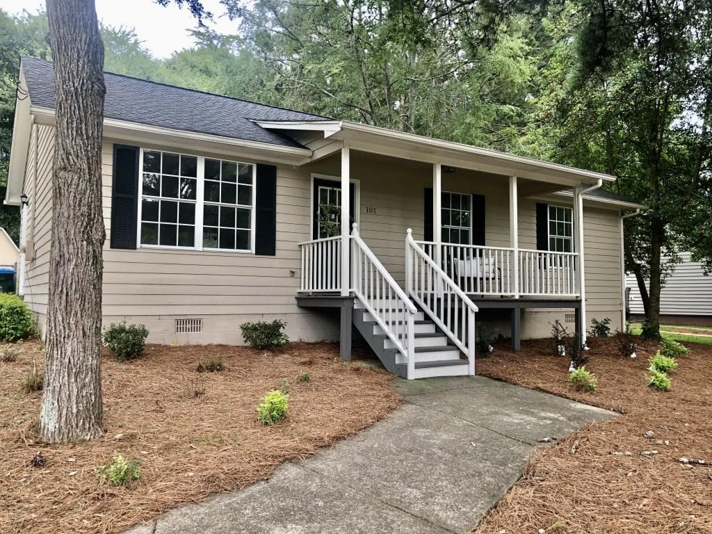3 bedroom, 1 bathroom, 1,092 sq ft single family residence sold at 101 Sunny Lane, Commerce, GA 30529