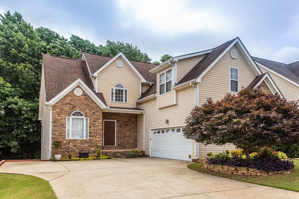 5 bedroom, 4 bathroom, 3,063 sq ft single family residence sold at 416 TOWNE VALLEY Drive, Woodstock, GA 30188