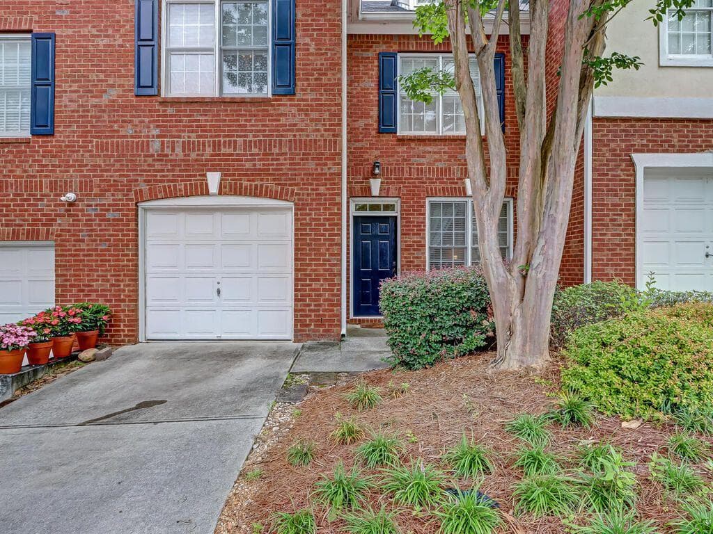 4 bedroom, 3 bathroom, 2,097 sq ft townhouse sold at 2537 Longcourt Circle, Atlanta, GA 30339
