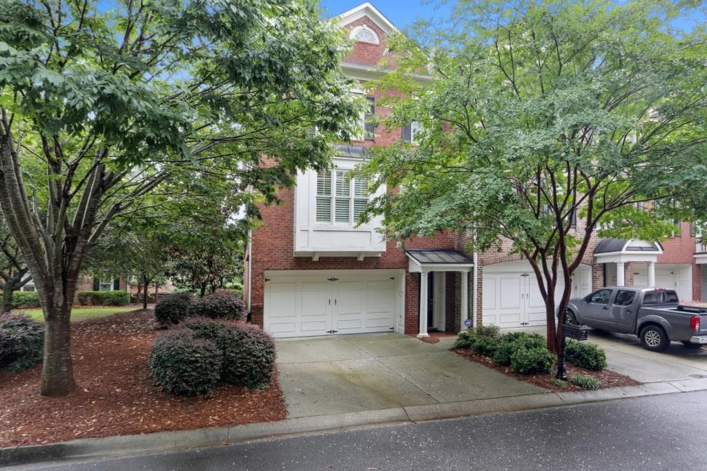 4 bedroom, 4 bathroom, 3,250 sq ft townhouse sold at 1701 Legacy Cove Lane, Roswell, GA 30075