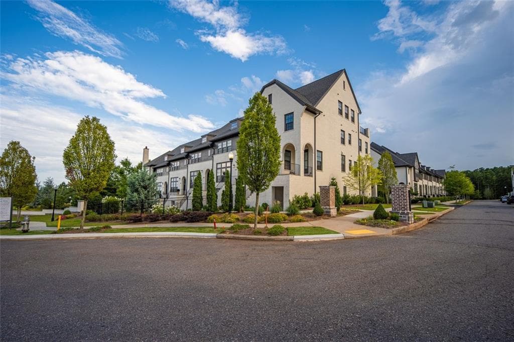 136 BRITTEN Pass, Alpharetta, GA 30009 — most recent listing photo