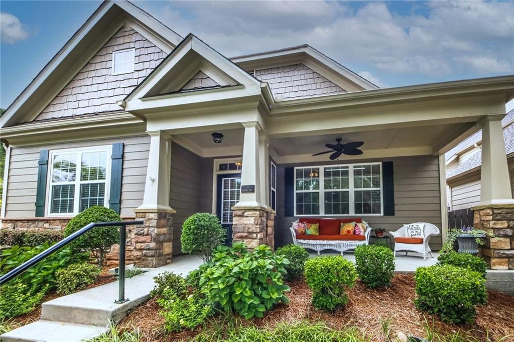 2 bedroom, 2 bathroom, 1,458 sq ft single family residence sold at 301 Glens Way, Woodstock, GA 30188