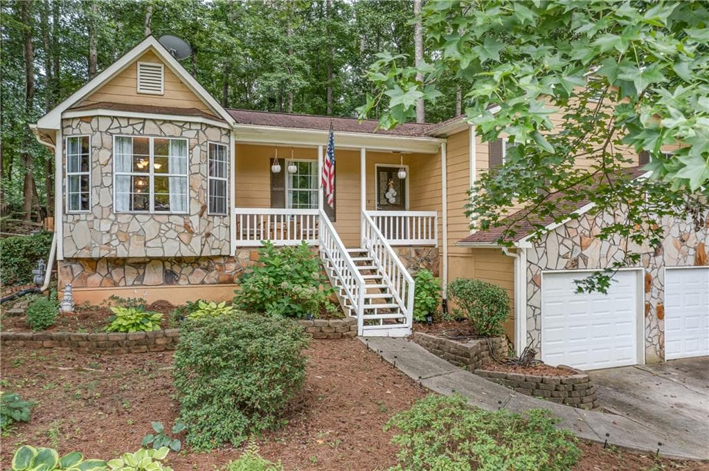 3 bedroom, 3 bathroom, 1,564 sq ft single family residence sold at 4122 Gregory Manor Circle, Smyrna, GA 30082
