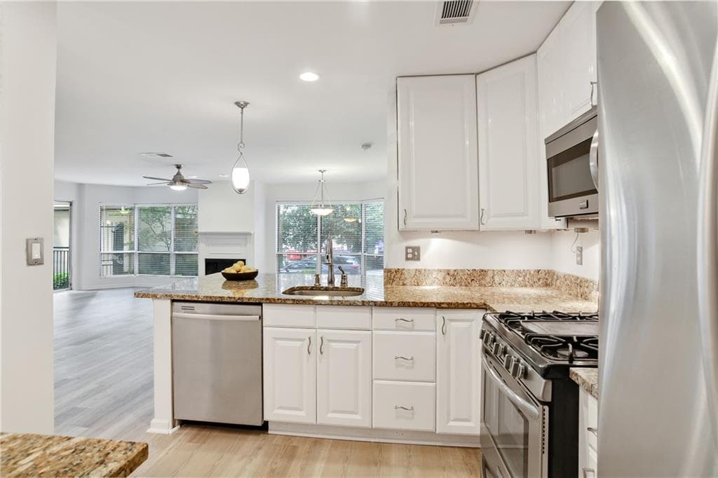 2 bedroom, 2 bathroom, 1,168 sq ft condominium sold at 209 14th Street 102, Atlanta, GA 30309
