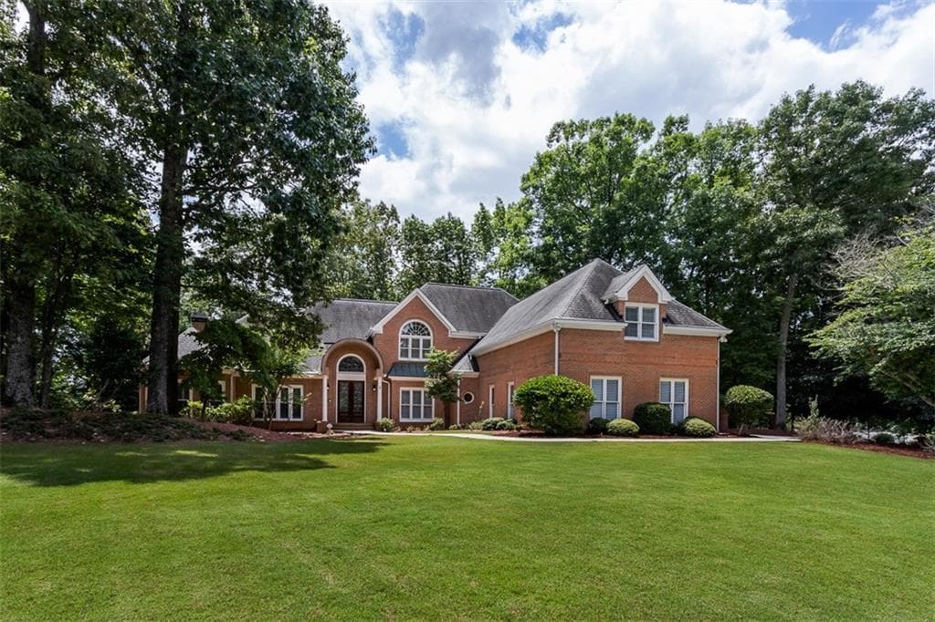 6 bedroom, 7 bathroom, 7,620 sq ft single family residence sold at 200 Wicklawn Way, Roswell, GA 30076