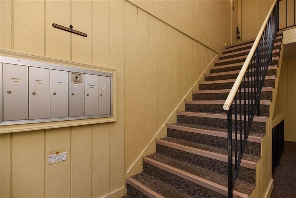 1 bedroom, 1 bathroom, 588 sq ft condominium sold at 1133 CLAIREMONT Avenue Unit E, Decatur, GA 30030