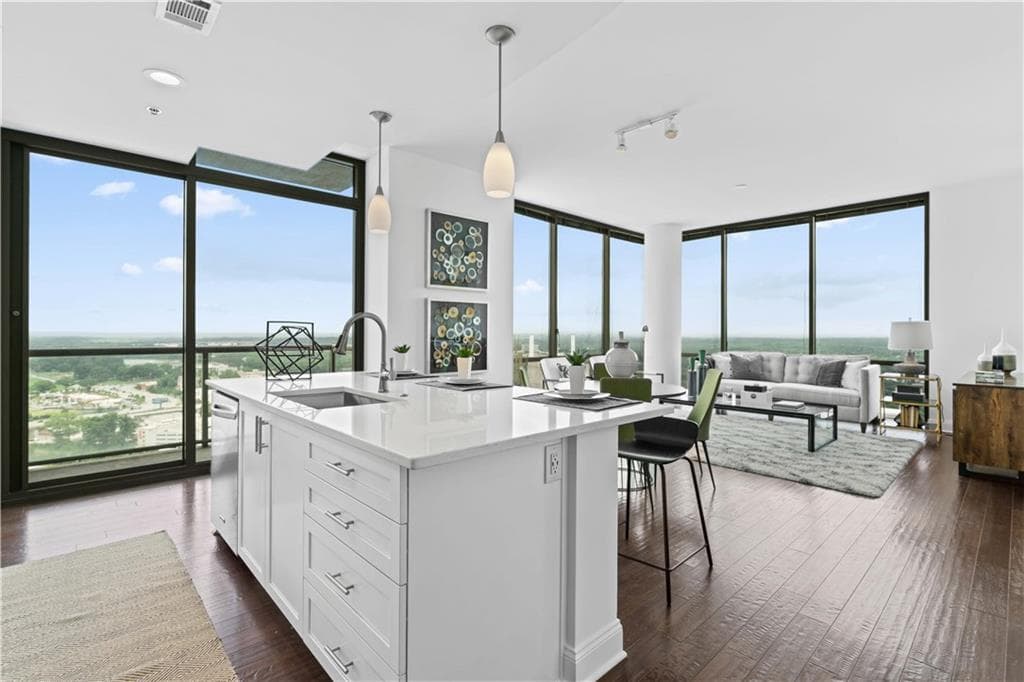 2 bedroom, 3 bathroom, 1,369 sq ft condominium sold at 270 17th Street 3310, Atlanta, GA 30363