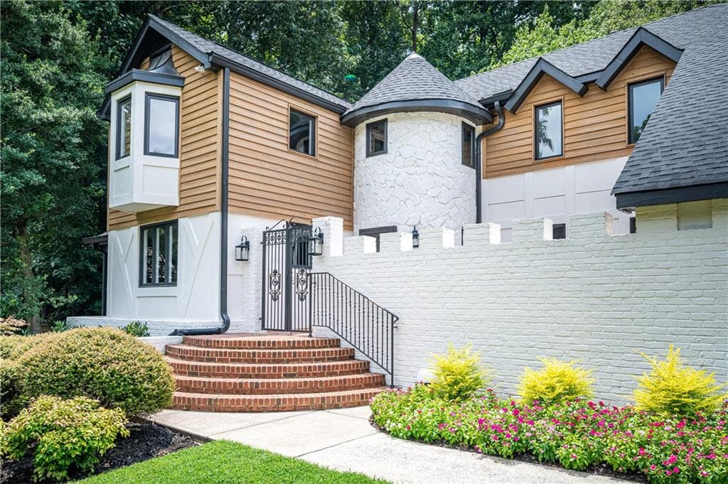 3 bedroom, 3 bathroom, 2,706 sq ft single family residence sold at 4322 Orchard Valley Drive, Atlanta, GA 30339