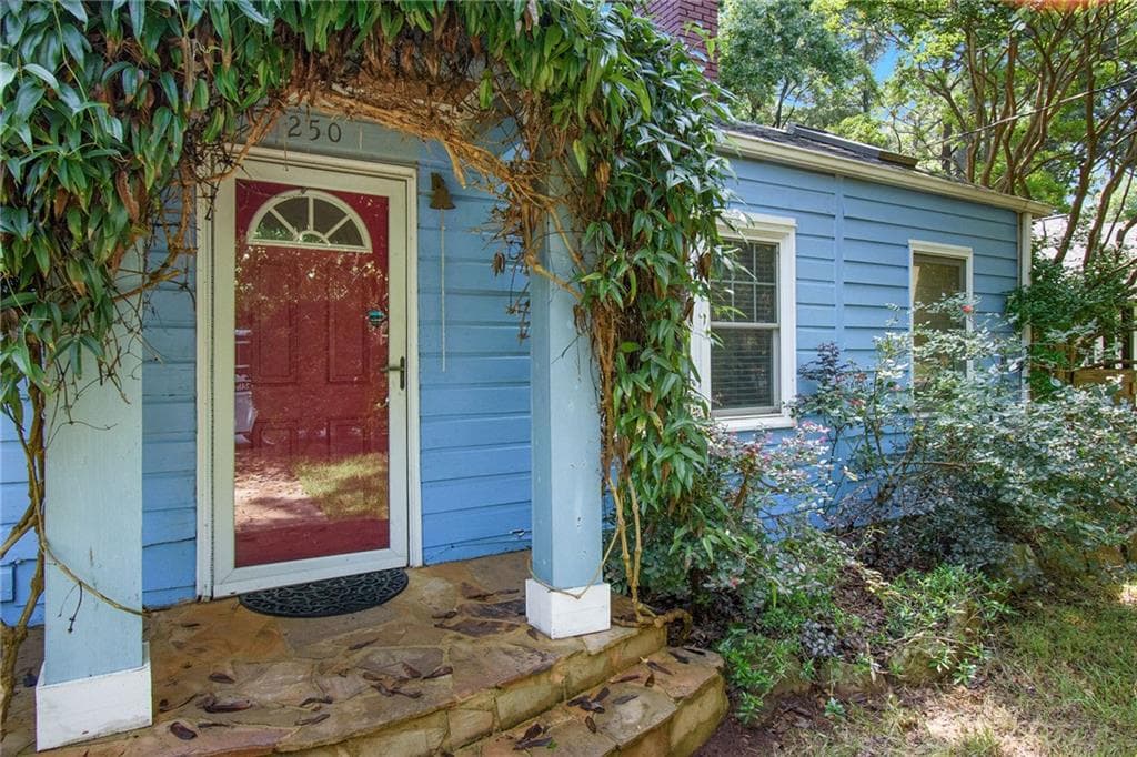 2 bedroom, 1 bathroom, 994 sq ft single family residence sold at 250 E SIDE Avenue, Atlanta, GA 30316
