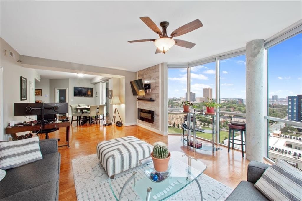 2 bedroom, 2 bathroom, 1,362 sq ft condominium sold at 285 Centennial Olympic Park Drive 1405, Atlanta, GA 30313