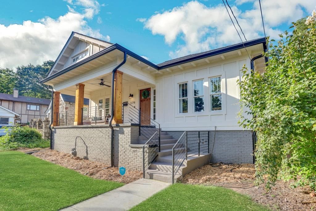 3 bedroom, 3 bathroom, 1,933 sq ft single family residence sold at 379 Pine Street, Atlanta, GA 30308