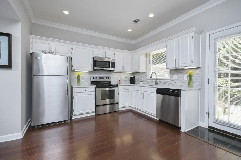 2 bedroom, 3 bathroom, 1,840 sq ft townhouse sold at 3071 Lenox Road 47, Atlanta, GA 30324