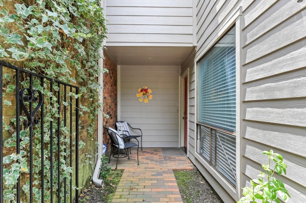 38 Spring Lake Place, Atlanta, GA 30318 — most recent listing photo
