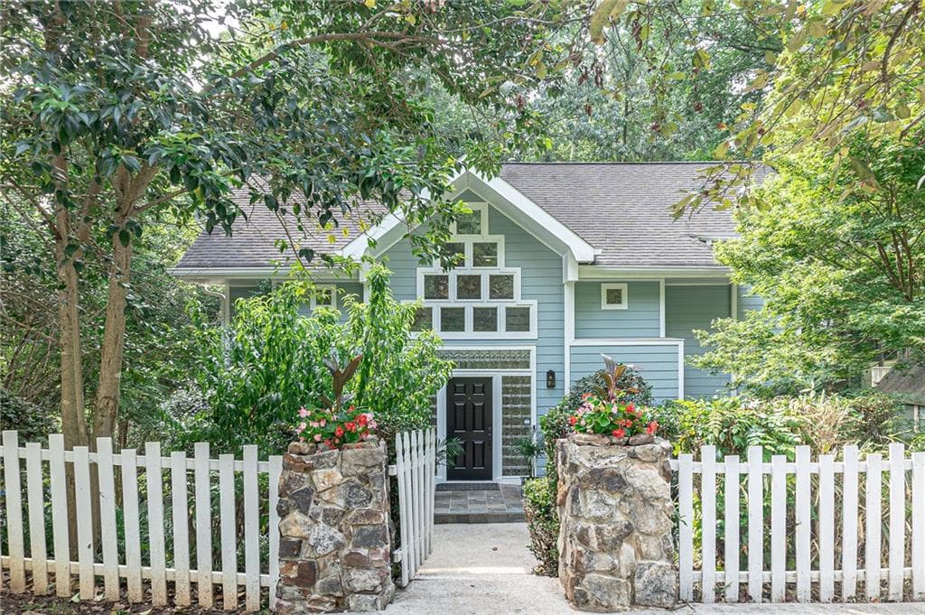 3 bedroom, 3 bathroom, 2,066 sq ft single family residence sold at 1995 Shalimar Drive, Atlanta, GA 30345