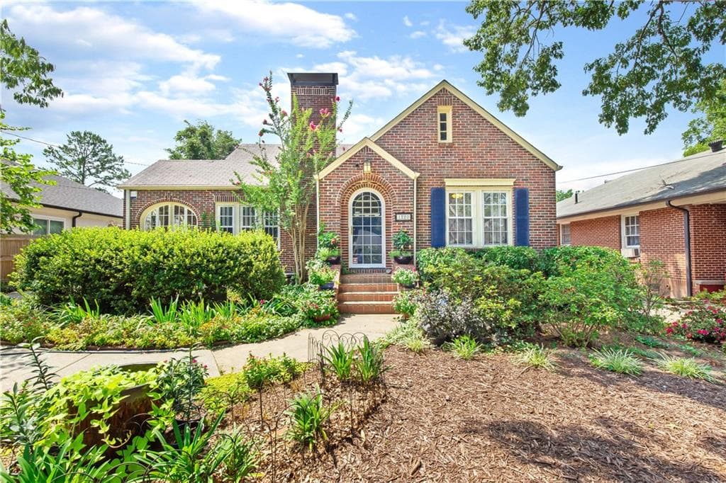 2 bedroom, 1 bathroom, 1,352 sq ft single family residence sold at 1220 Avon Avenue, Atlanta, GA 30310