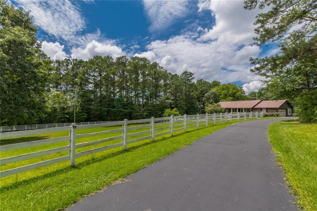 3 bedroom, 3 bathroom, 1,713 sq ft single family residence sold at 3288 Brooks Drive, Loganville, GA 30052