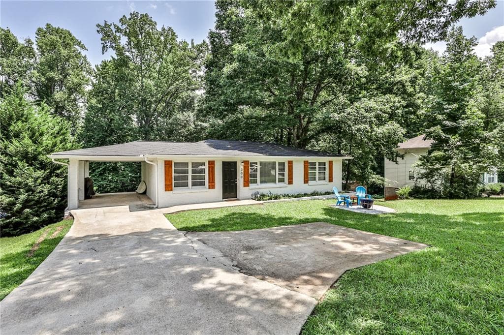 3 bedroom, 1 bathroom, 1,840 sq ft single family residence sold at 300 Forest Street, Buford, GA 30518