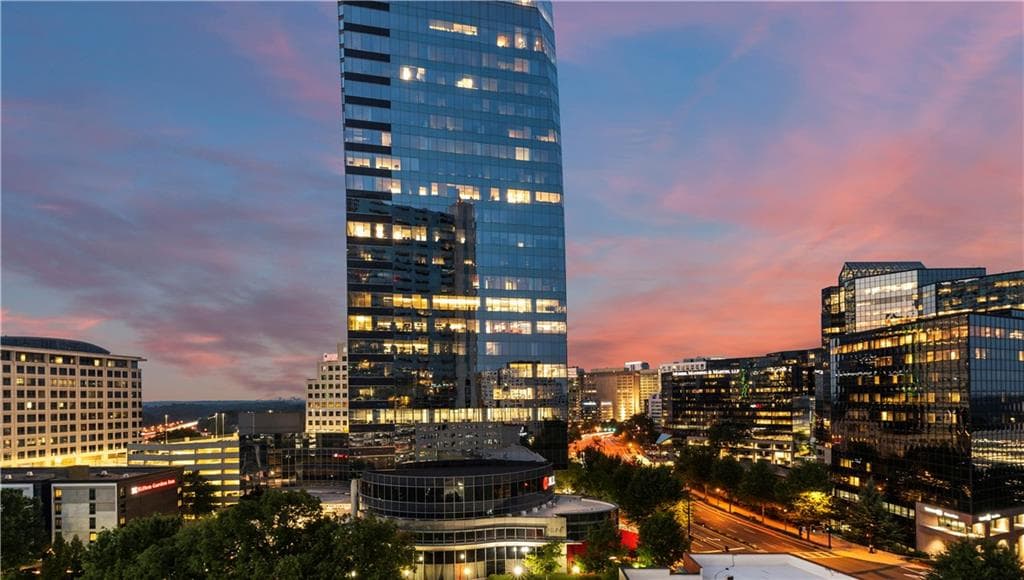 1 bedroom, 1 bathroom, 789 sq ft condominium sold at 3324 Peachtree Road 907, Atlanta, GA 30326