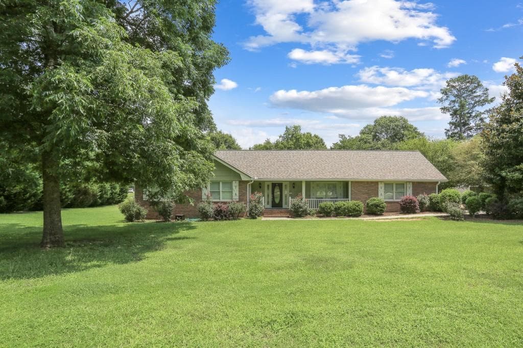 3 bedroom, 2 bathroom, 1,725 sq ft single family residence sold at 2274 Amber Woods Drive, Snellville, GA 30078