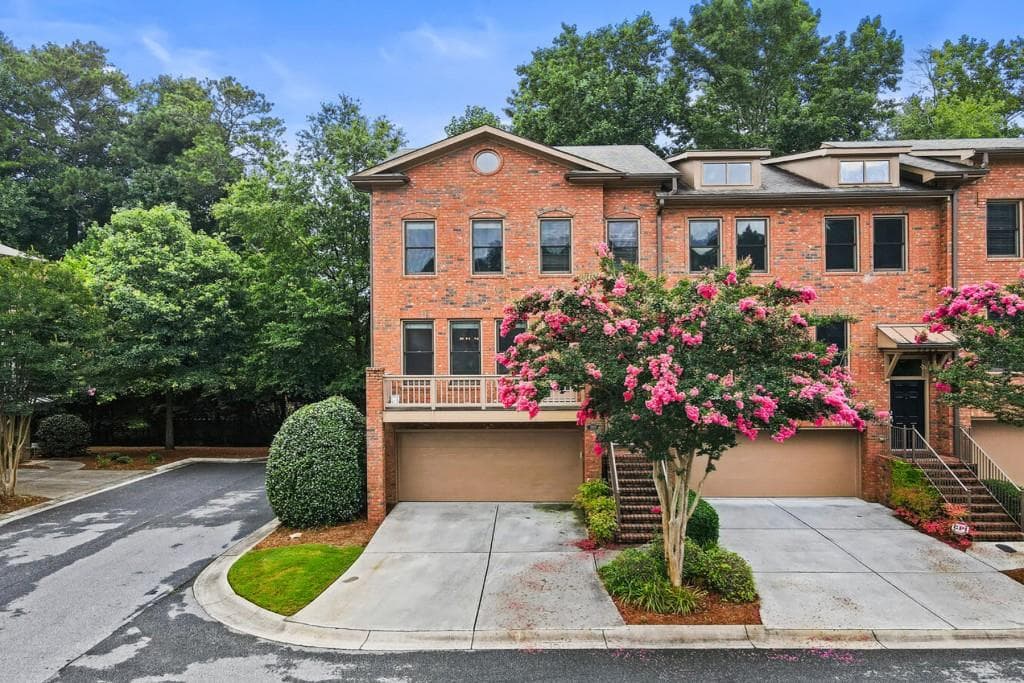 4 bedroom, 4 bathroom, 2,605 sq ft townhouse sold at 3320 Chestnut Woods Circle, Atlanta, GA 30340