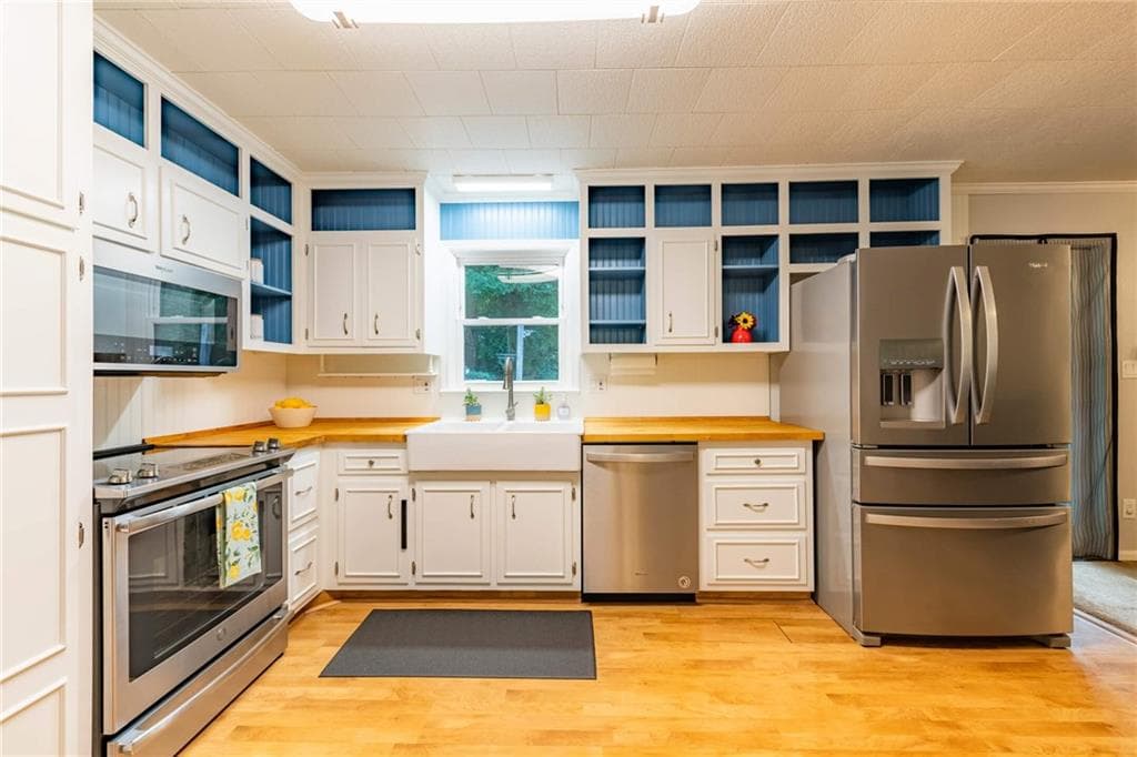 3 bedroom, 2 bathroom, 2,000 sq ft single family residence sold at 1650 Bainbridge Way, Roswell, GA 30076