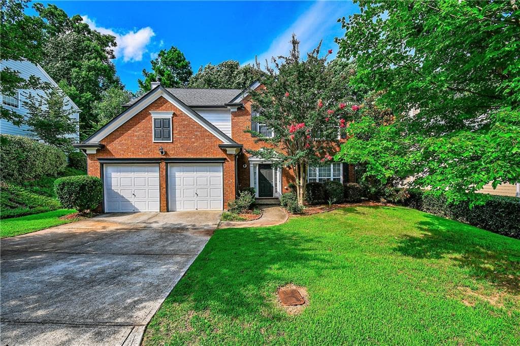 4 bedroom, 3 bathroom, 2,556 sq ft single family residence sold at 3925 Tugaloo River Drive, Duluth, GA 30097