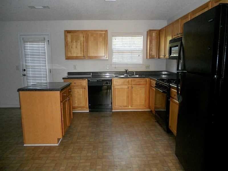 5 bedroom, 3 bathroom, 3,108 sq ft single family residence under contract at 7430 Spoleto Loop, Fairburn, GA 30213 — photo 2