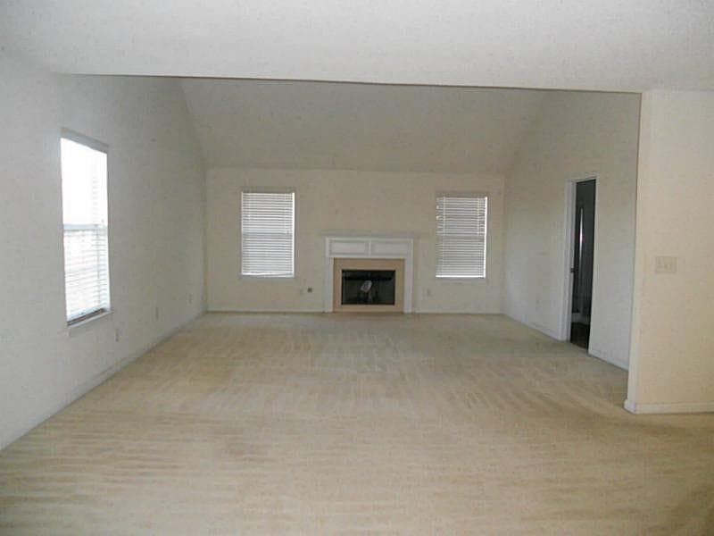 5 bedroom, 3 bathroom, 3,108 sq ft single family residence under contract at 7430 Spoleto Loop, Fairburn, GA 30213 — photo 3
