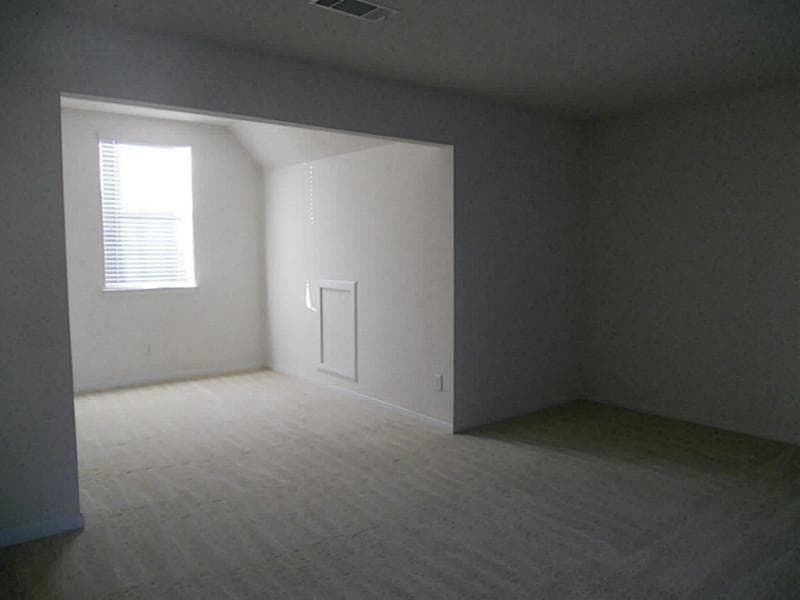 5 bedroom, 3 bathroom, 3,108 sq ft single family residence under contract at 7430 Spoleto Loop, Fairburn, GA 30213 — photo 4