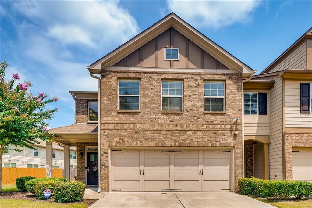 3 bedroom, 3 bathroom, 2,076 sq ft townhouse sold at 2239 Knoxhill View, Smyrna, GA 30082