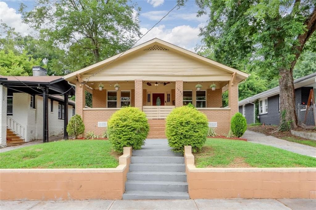 3 bedroom, 2 bathroom, 1,459 sq ft single family residence sold at 1085 Metropolitan Parkway, Atlanta, GA 30310