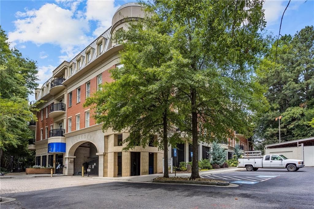 1 bedroom, 1 bathroom, 796 sq ft condominium sold at 560 Dutch Valley Road 2414, Atlanta, GA 30324