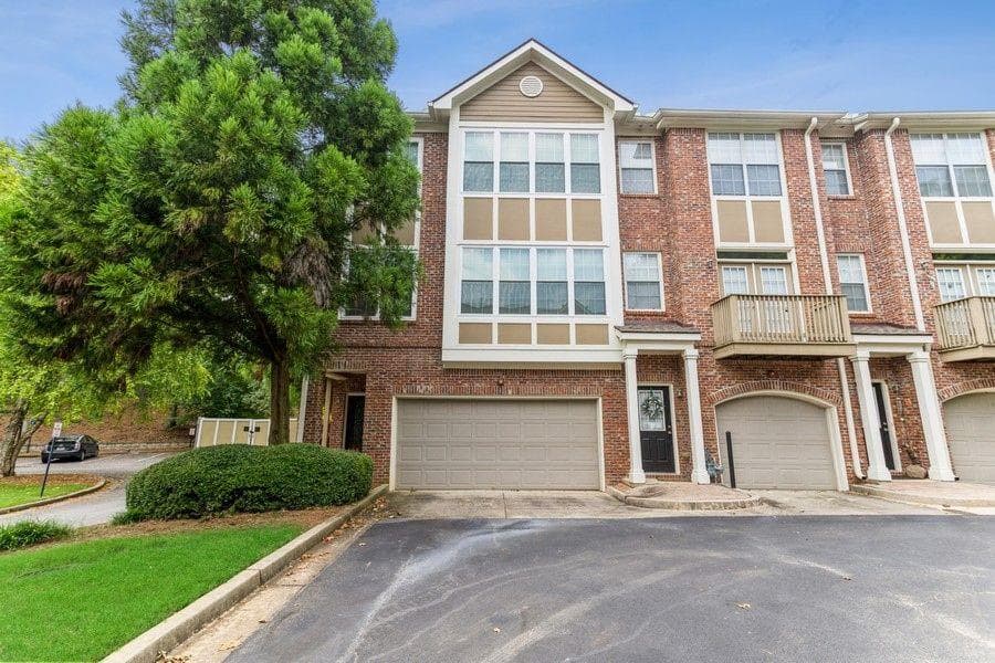 2 bedroom, 3 bathroom, 2,028 sq ft condominium sold at 445 N Sessions Street 505, Marietta, GA 30060