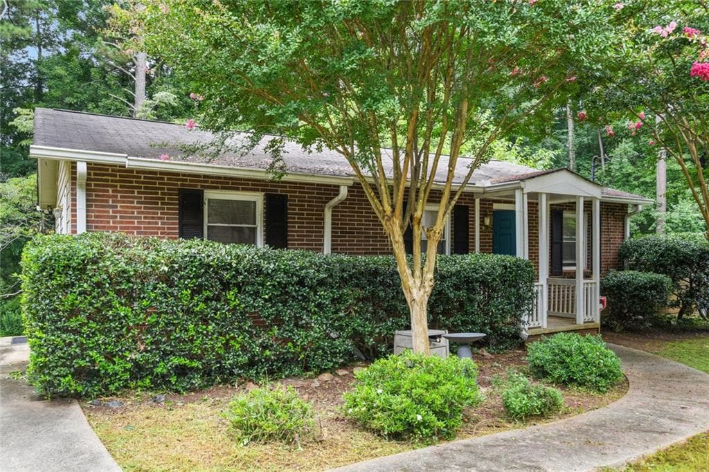 3 bedroom, 1 bathroom, 1,064 sq ft single family residence sold at 1868 Robinhill Court, Tucker, GA 30084