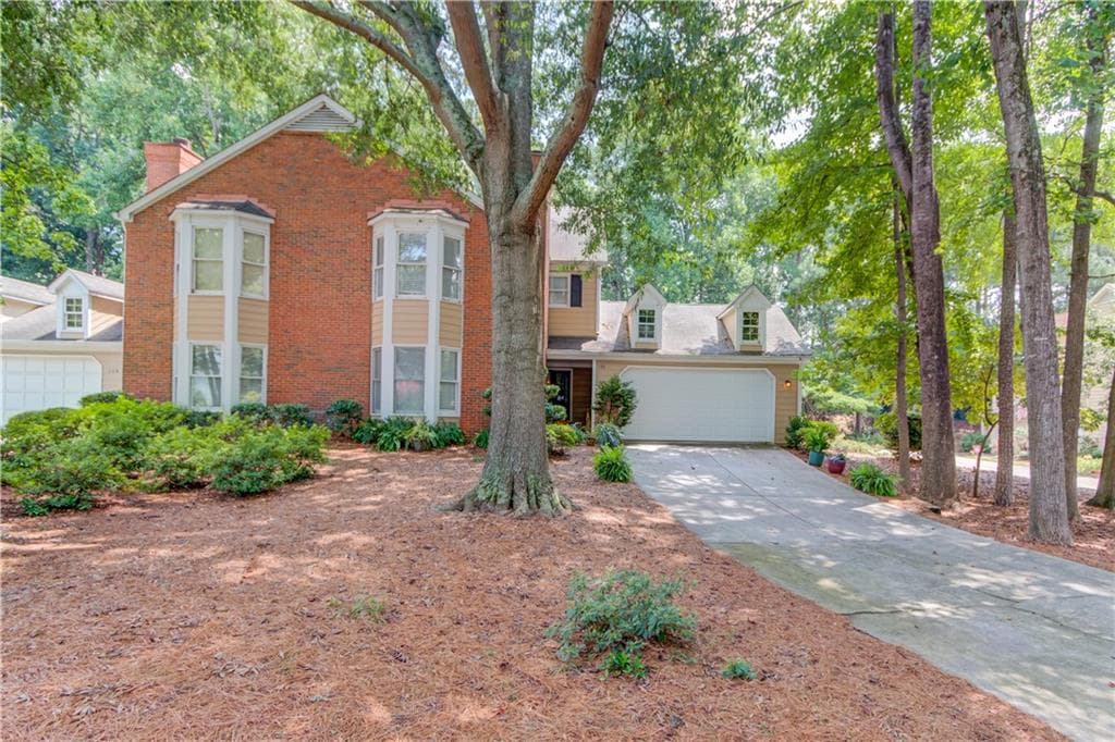 3 bedroom, 3 bathroom, 1,708 sq ft condominium sold at 130 Great Oaks Lane, Roswell, GA 30075